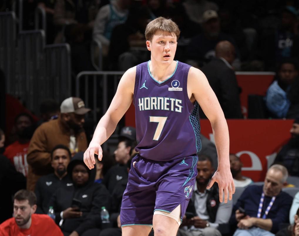 AG体育app下载-NBA新一期新秀榜：克努佩尔反超弗拉格登顶榜首，埃奇库姆第三